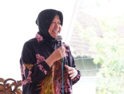 Risma Dorong Warga Ngajum Bangkit dengan Program Pahlawan Ekonomi