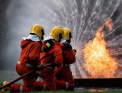 Kebakaran di Dekat Stasiun Manggarai, 17 Unit Damkar Dikerahkan