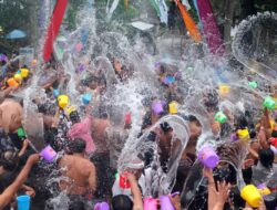 Serunya Perayaan Seni Air Desa Suwat Bali, Kebiasaan Tahunan Main Air