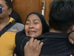 Tangis Keluarga Korban Kanjuruhan Usai Hakim Putus Restitusi Rp1,02 M
