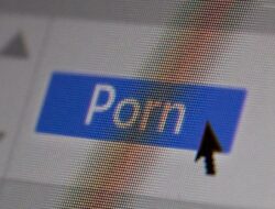 Polisi Tangkap 3 Remaja Diduga Live Streaming Seks di Medan
