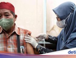 Potret kandidat Jemaah Haji Terima Vaksin Polio-Meningitis