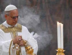 Paus Leo XIV Berkunjung ke Makam Mendiang Paus Fransiskus