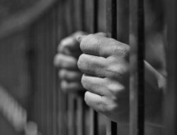 Anak Penganiaya Ibu di Bekasi Jadi Tersangka dan Ditahan Polisi