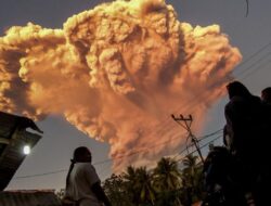 Tiga Bandara di Pulau Flores NTT Ditutup Imbas Letusan Gunung Lewotobi