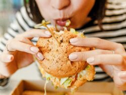 Bikin Wajah Mudah Tua, Hindari 5 Makanan Ini Sebelum Terlambat