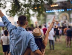 Desa Berpenduduk 897 Orang Diserbu Perayaan Seni Seks Terbesar, Warga Murka