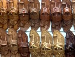 ‘Skandal Sandal’ Prada Bikin Permintaan Sandal di India Melejit