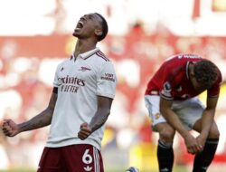 Arsenal Curi Kemenangan di Markas Manchester United