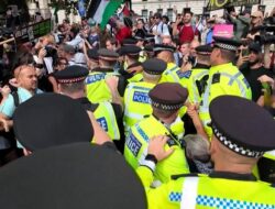 Ratusan Orang Ditangkap saat Aksi Massa Pro-Palestina di London