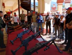 Venezuela Adakan Latihan Senpi Sipil saat Tegang dengan AS