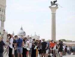Patung Singa Bersayap Legendaris Venesia Ternyata Buatan China