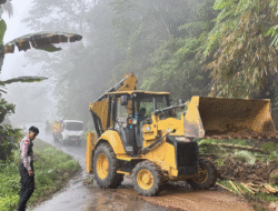 Jalur Madiun-Ponorogo via Kandangan Terputus Diterjang Longsor