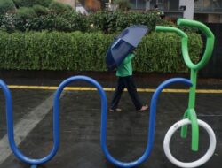 Riset BRIN Ungkap Hujan Jakarta Mengandung Mikroplastik, Ini Bahayanya