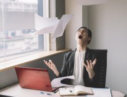 Kata Psikolog soal Trik Tetap Waras di Tengah Ancaman Pengurangan Tenaga Kerja