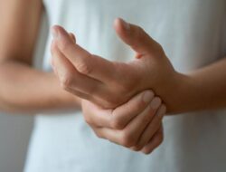 Ini 7 Dalang Jari Tangan Kaku saat Bangun Tidur