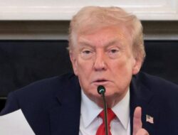 Konflik Bersenjata Dagang AS-China Kembali Berkobar, Trump Patok Tarif 130 Persen