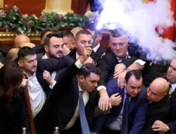 Sidang Dewan Perwakilan Rakyat di Albania Ricuh, Wakil Rakyat Saling Adu Jotos