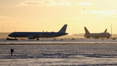 Ratusan Penerbangan Dibatalkan di Belanda Akibat Badai Salju