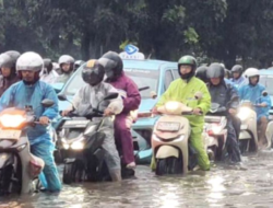 Bencana Banjir Belum Surut di Jakarta Malam Ini, 46 RT dan 13 Jalan Terendam
