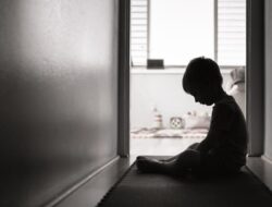 Sedih, Bayi 2 Tahun Kena Infeksi Parah sampai Buta gegara Dicium Sembarangan