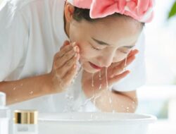 Ini 7 Manfaat Mencuci Wajah dengan Air Beras, Bikin Kulit Glowing