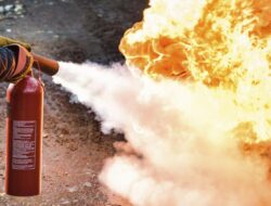 Kendaraan Bus Rombongan asal Lampung Terbakar di Tol Japek, 34 Orang Dievakuasi