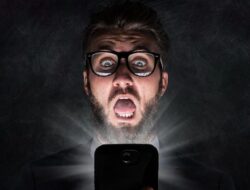 3 Kebiasaan yang Menyebabkan Mata Silinder, Kenali Pemicunya