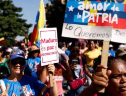 Warga Venezuela Protes Tuntut Trump Bebaskan Maduro dan Istri