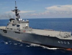 Jepang Kerahkan Kapal Kunisaki dan Tiga Helikopter Bantu Padamkan Karhutla Indonesia