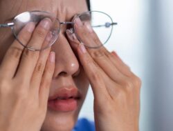 Pantang Kucek saat Mata Kelilipan! Dokter Jelaskan Pertolongan Pertama Paling Berkualitas